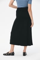 تنورة محبوكة بخصر مطاطي