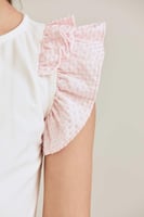 بلوزة بأكمام كشكش