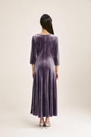 فستان مخمل بقصة كلوش