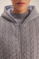 جاكيت محبوك بلا أكمام