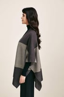 كيب بونشو بقصة فضفاضة