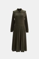 فستان بياقة مزينة بالخرز