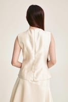 بلوزة بلا أكمام مزينة بعقدة