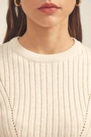 بلوزة محبوكة بأكمام قصيرة