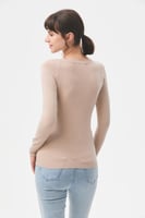 بلوزة بيسك بأكمام طويلة