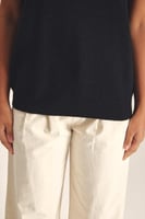 بلوزة محبوكة بأكمام قصيرة