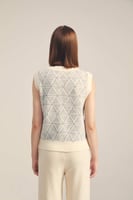 بلوزة بلا أكمـام بنقوش هندسية