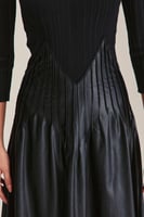 فستان بتنورة جلد