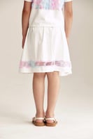 تنورة بحواف كشكش