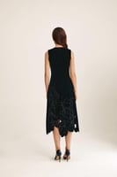 فستان مخمل مطرز بالورود