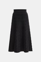 تنورة بتفاصيل فرو