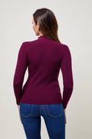 بلوزة بيسك بياقة عالية