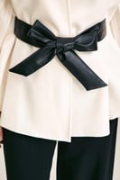 جاكيت كيب برباط جلد