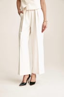 بنطلون بأرجل واسعة