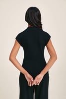 بلوزة بياقة بربطة