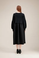 فستان بأزرار وأكمام بالون