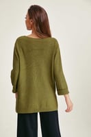 بلوزة محبوكة بقصة فضفاضة