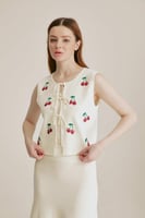 جاكيت بلا أكمام مُزين بالترتر