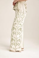 بنطلون بنقوش موردة