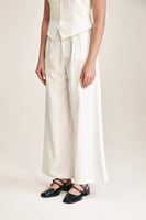 بنطلون مقلم بخصر عالي