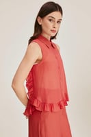 قميص بلا أكمام بتفاصيل كشكش