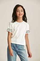 تي شيرت بأكمام مُطرزة