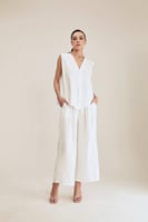 بنطلون بلمسات لامعة