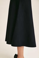 تنورة محبوكة بخصر مطاطي