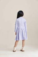 فستان بكسرات جانبية