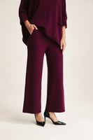 بنطلون بقصة واسعة