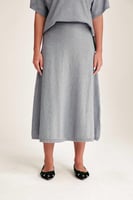 تنورة بقصة واسعة