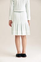 تنورة محبوكة بكسرات