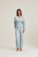 بنطلون بقصة مستقيمة