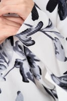 بلوزة موردة بقصة فضفاضة