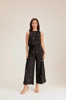 بلوزة بلا أكمام مزينة بالخرز