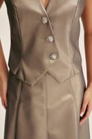 جاكيت جلد بلا أكمام