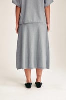 تنورة بقصة واسعة