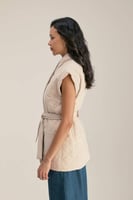 جاكيت مبطن بأكمام قصيرة