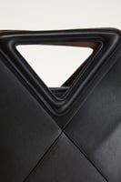 حقيبة جلد بمقبض هندسي