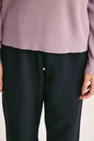 بلوزة محبوكة بياقة عالية