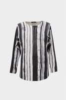 بلوزة بنقوش مخططة