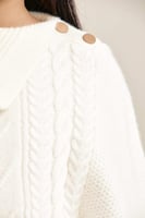 بلوزة كيب بأزرار ذهبية