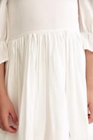 فستان بلا أكتاف بكشكش