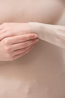 بلوزة بيسك بأكمام طويلة