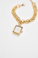 ساعة بإطار مربع