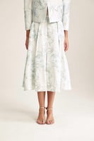 تنورة موردة بكسرات