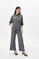 بلوزة مزينة بنقوش