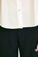 قميص بأكمام منفوخة