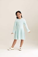 فستان محبوك بنقوش مقلمة