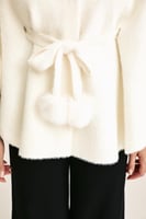 بلوزة كيب بتفاصيل فرو